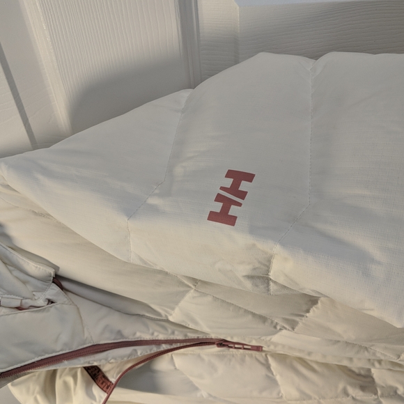 Helly Hansen down filled bomber style belted jacket. - Picture 2 of 7